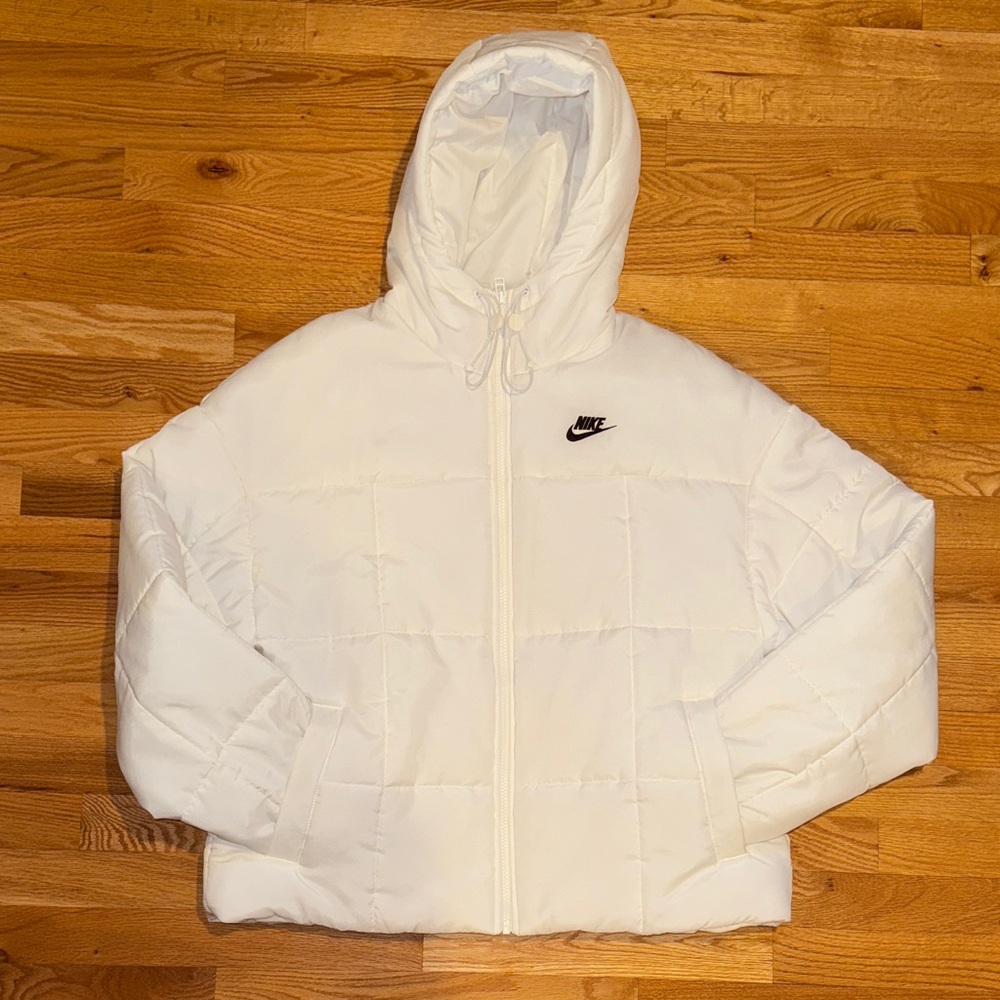 EUC Nike Hooded White Puffer Jacket